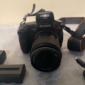 Sony Alpha DSLR-A200 10.2MP Digital SLR Camera W/DT 18-70mm Lens)